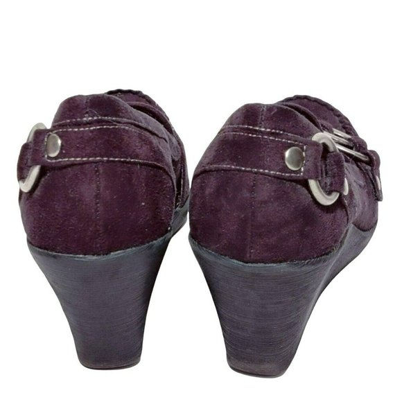 Red Camel 7.5M Wedge Heel Black Faux Suede with Silver Buckles and Brads - Picture 5 of 9